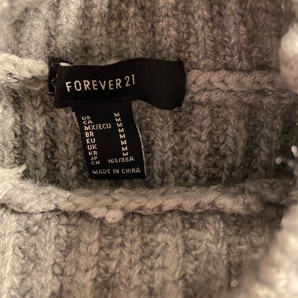FOREVER 21 || Cropped Gray Sweater - Picture 2 of 3